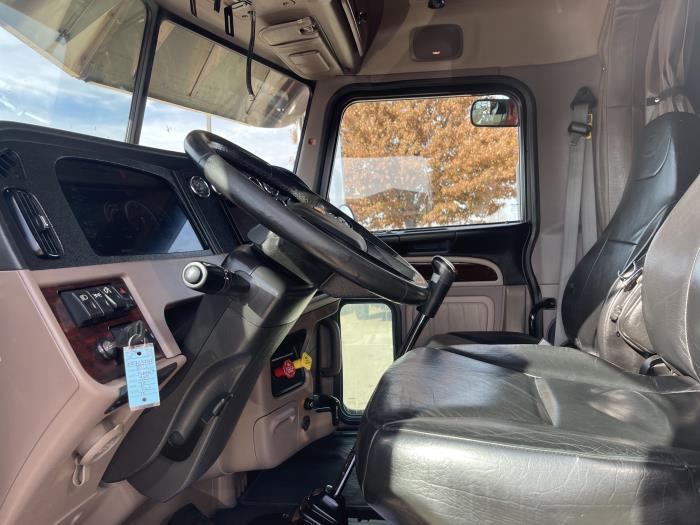 2022 Peterbilt 389-16