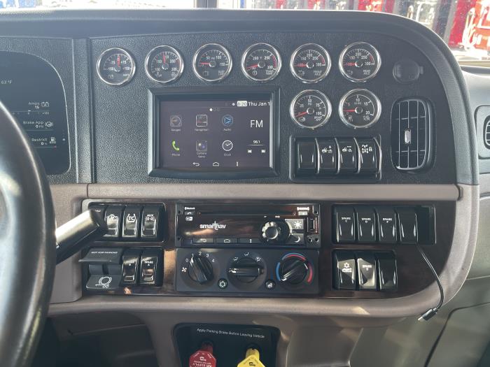 2022 Peterbilt 389-18