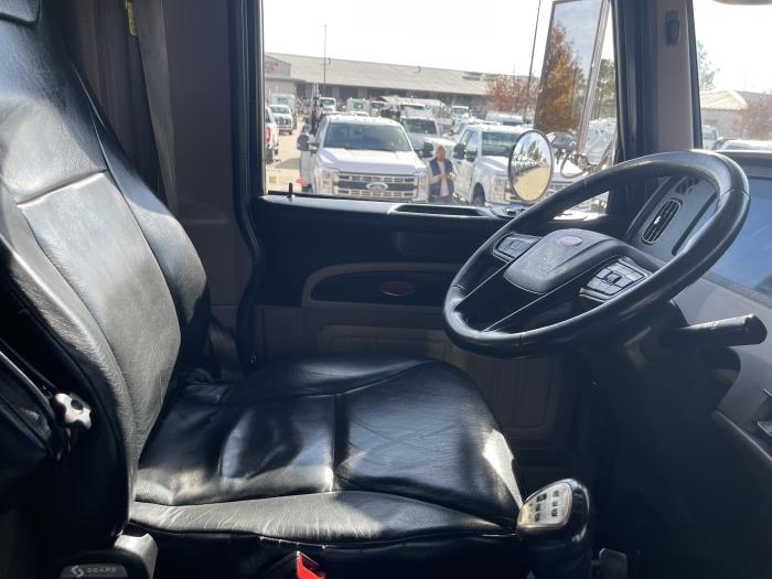 2022 Peterbilt 389-21