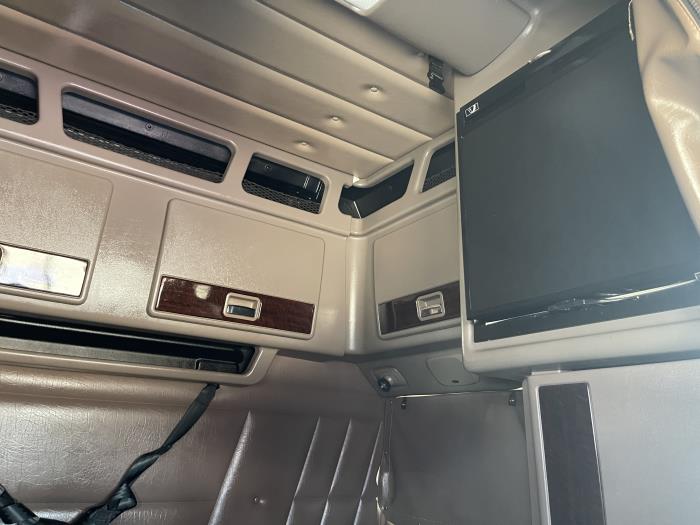 2022 Peterbilt 389-23