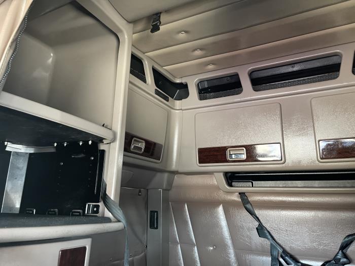 2022 Peterbilt 389-25