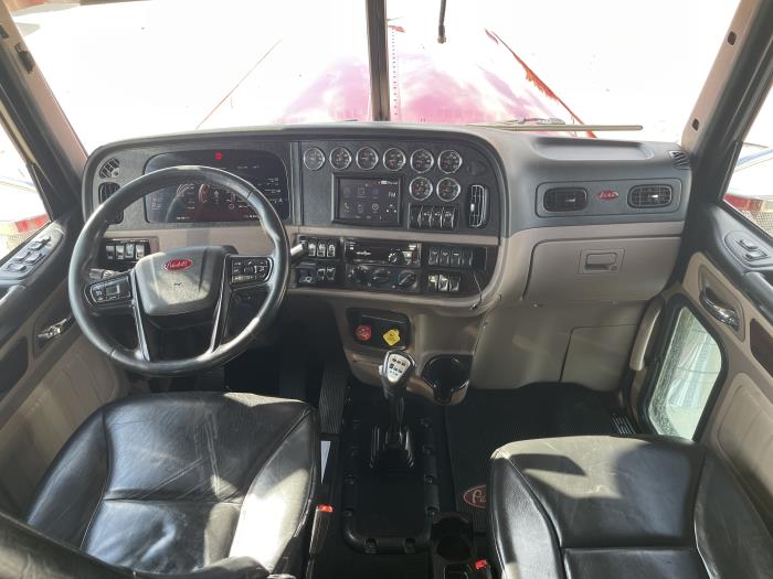 2022 Peterbilt 389-26
