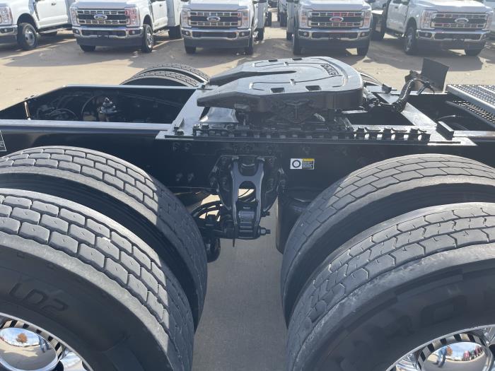 2023 Peterbilt 579-6