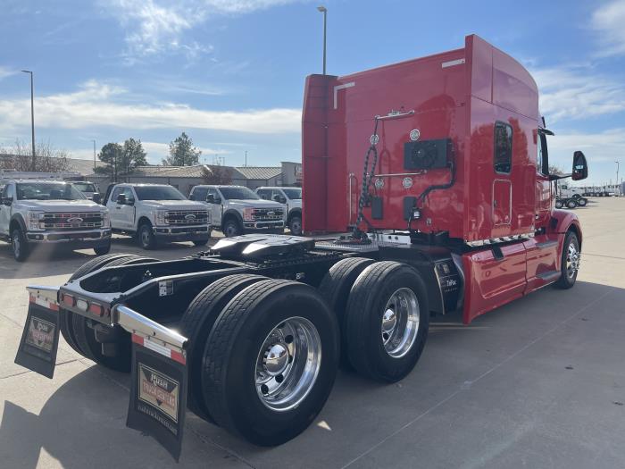 2023 Peterbilt 579-8