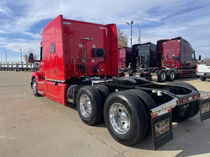 2023 Peterbilt 579-10