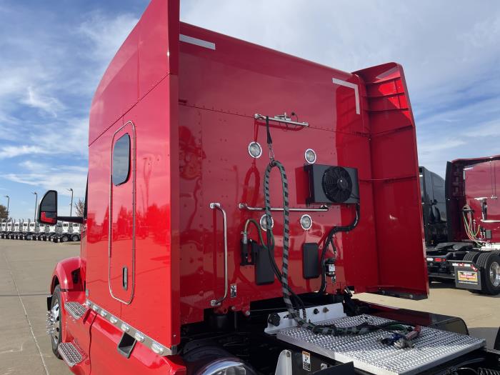 2023 Peterbilt 579-12