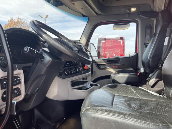 2023 Peterbilt 579-15