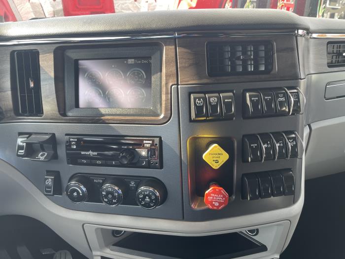 2023 Peterbilt 579-17