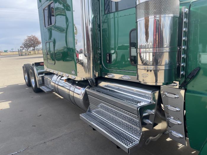 2024 Peterbilt 389-3