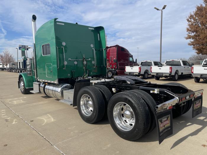 2024 Peterbilt 389-10
