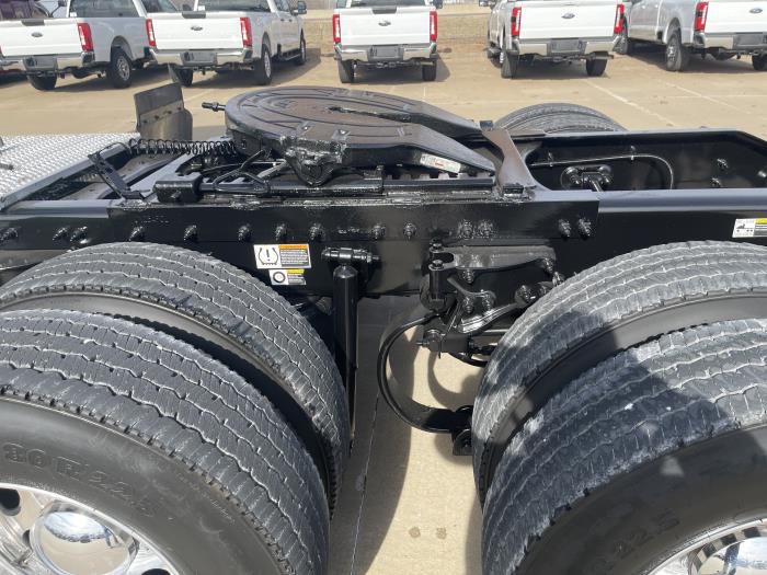 2024 Peterbilt 389-11