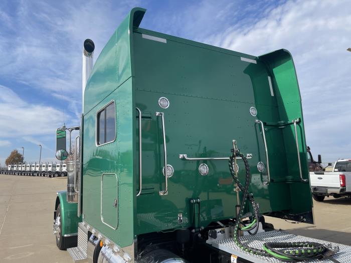 2024 Peterbilt 389-12