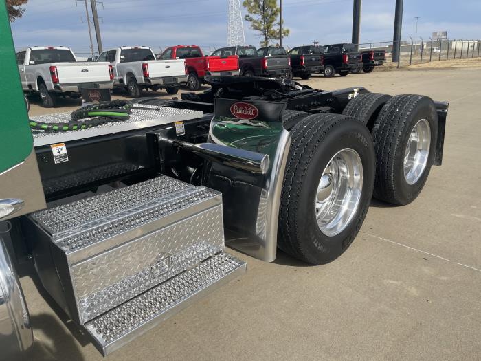 2024 Peterbilt 389-13