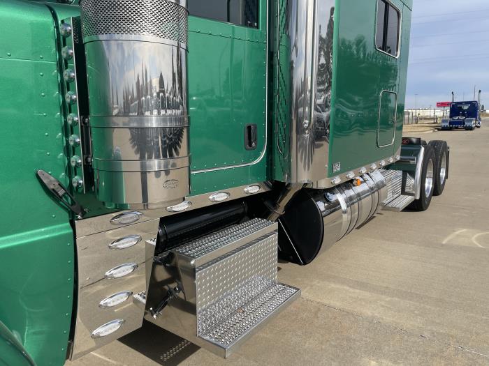 2024 Peterbilt 389-15
