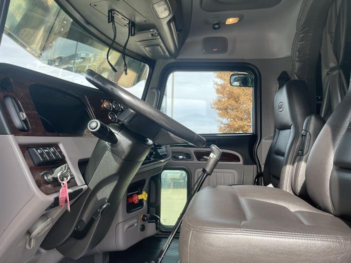 2024 Peterbilt 389-16
