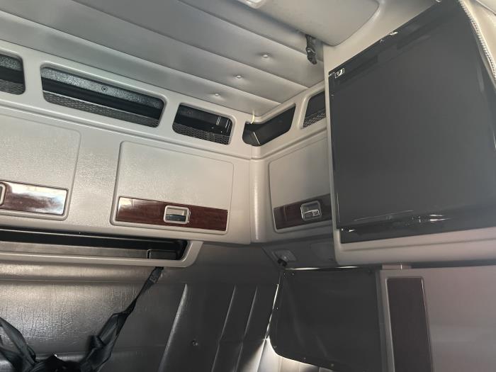 2024 Peterbilt 389-23