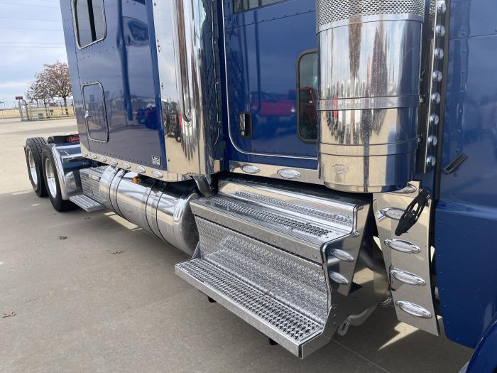 2024 Peterbilt 389-3