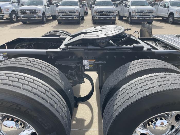 2024 Peterbilt 389-6