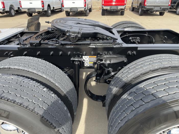 2024 Peterbilt 389-11