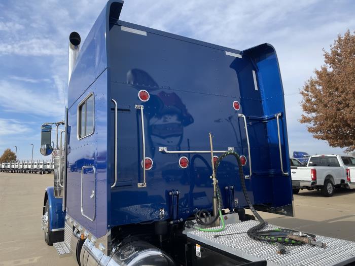 2024 Peterbilt 389-12