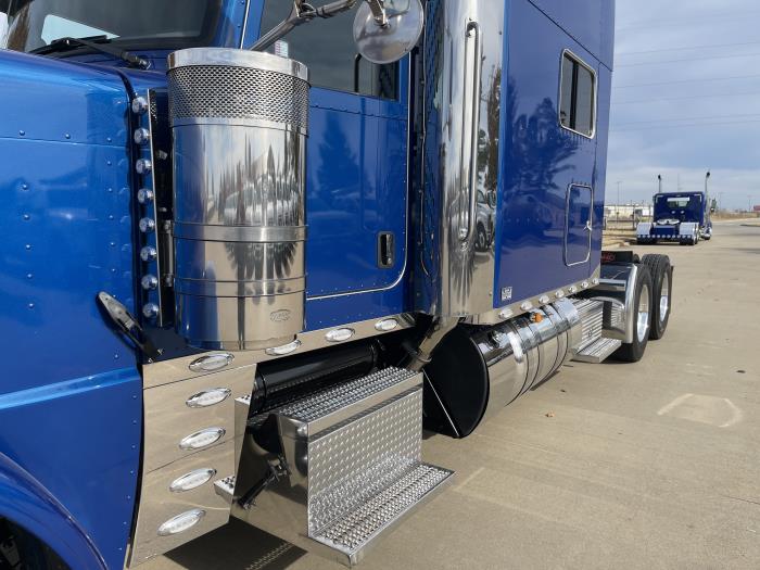 2024 Peterbilt 389-15