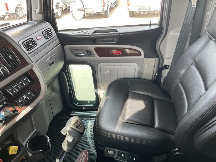 2024 Peterbilt 389-17