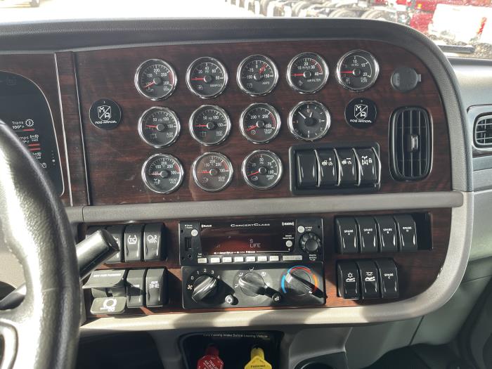 2024 Peterbilt 389-18