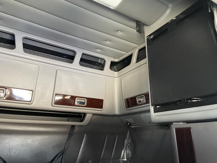 2024 Peterbilt 389-23