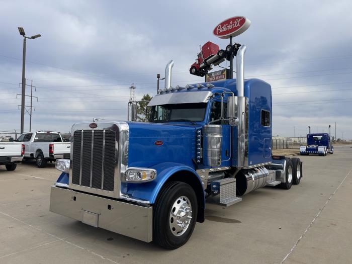 2023 Peterbilt 389-0