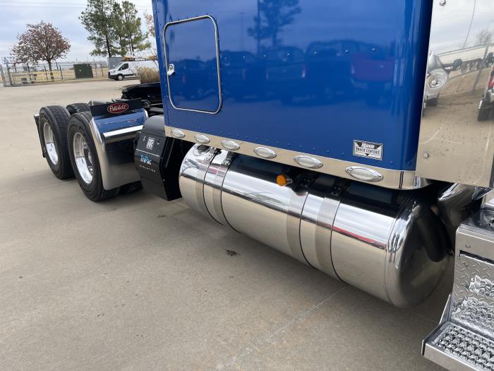 2023 Peterbilt 389-4