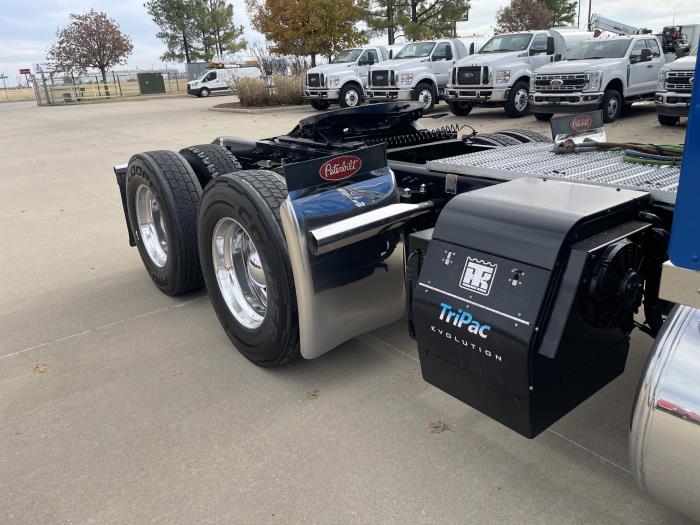 2023 Peterbilt 389-5