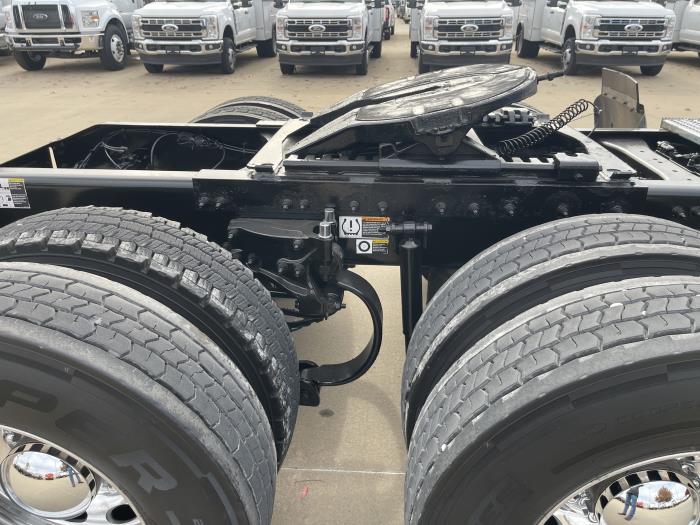 2023 Peterbilt 389-7