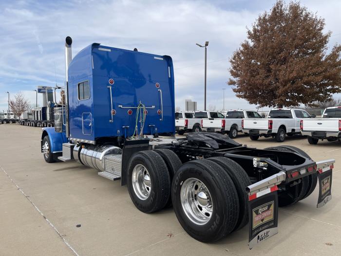 2023 Peterbilt 389-11