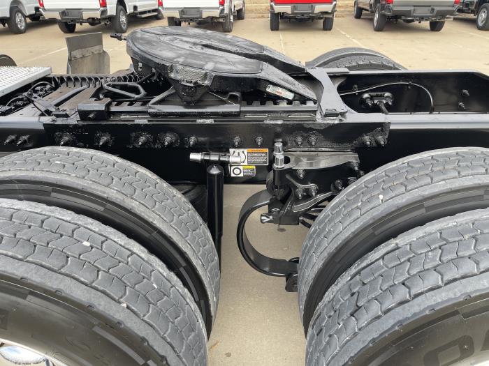 2023 Peterbilt 389-12