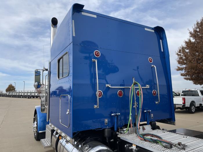 2023 Peterbilt 389-13