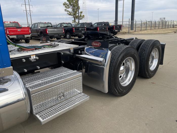 2023 Peterbilt 389-14