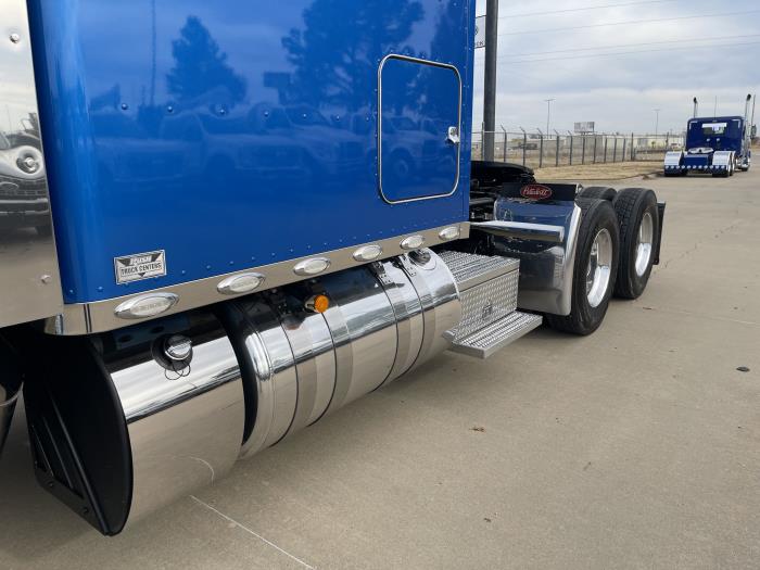 2023 Peterbilt 389-15