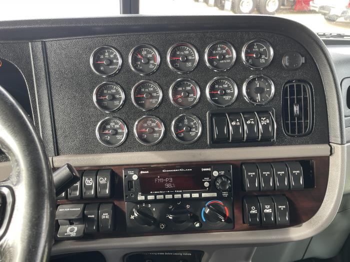 2023 Peterbilt 389-19