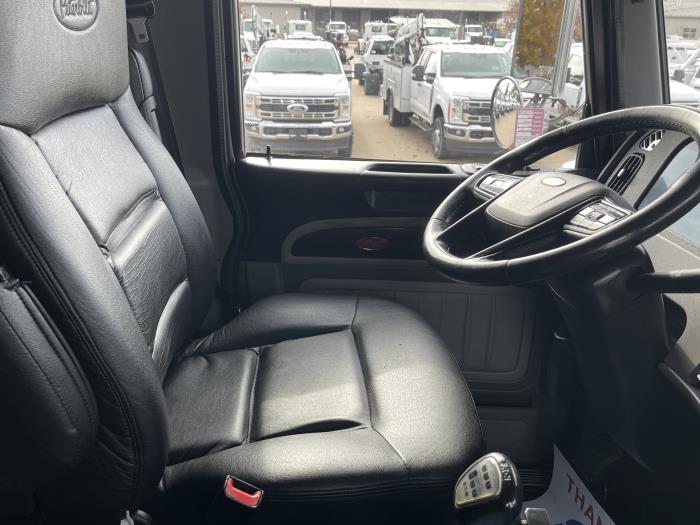 2023 Peterbilt 389-22