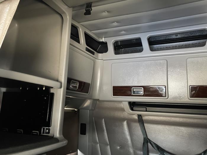 2023 Peterbilt 389-26