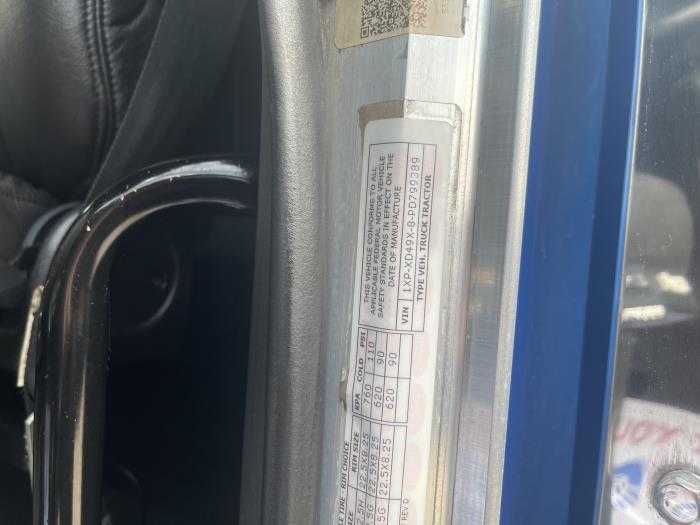 2023 Peterbilt 389-33