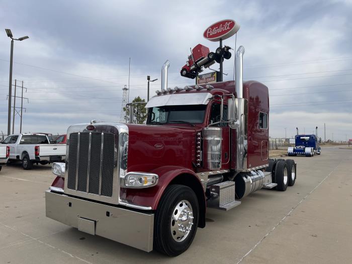 2022 Peterbilt 389-0