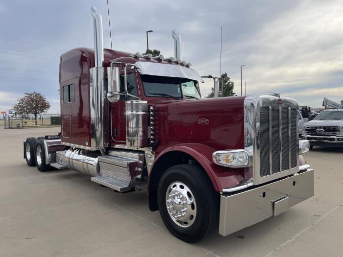2022 Peterbilt 389-2