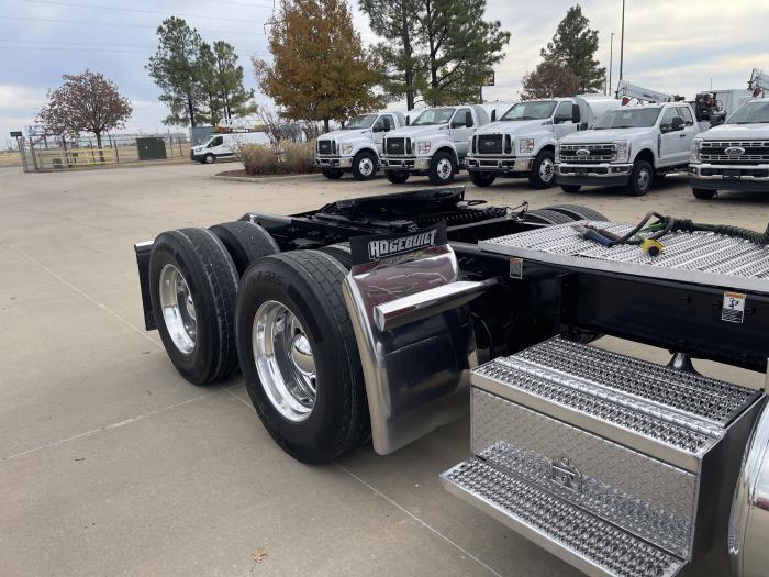 2022 Peterbilt 389-5