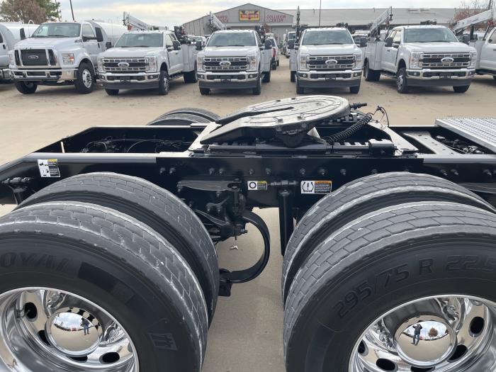 2022 Peterbilt 389-6