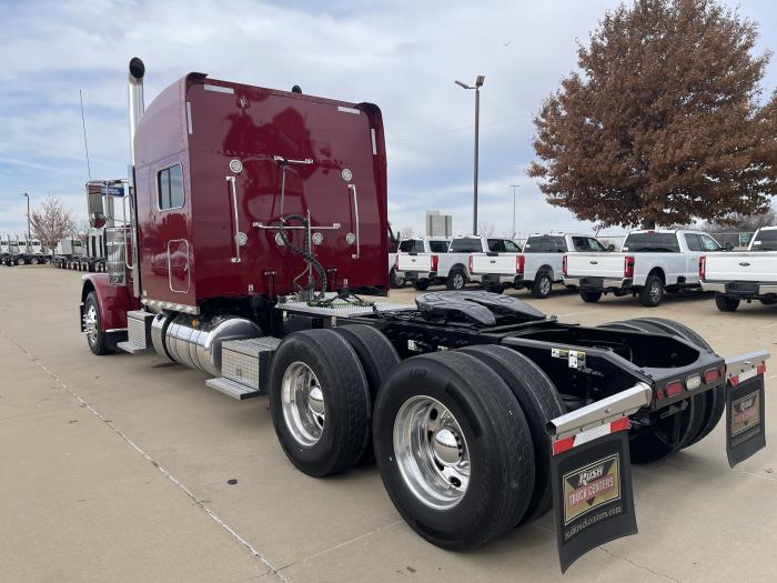 2022 Peterbilt 389-10