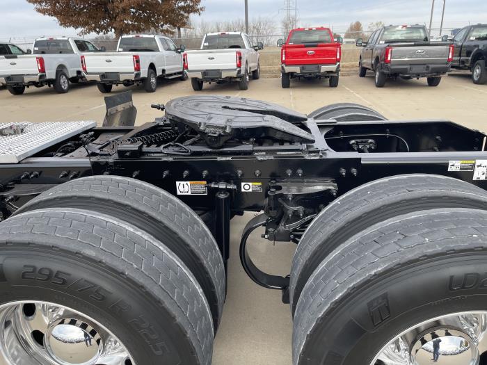 2022 Peterbilt 389-11