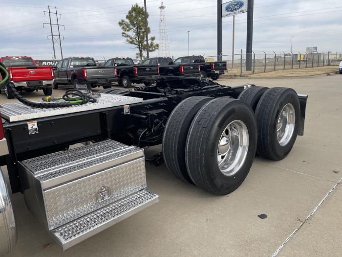 2022 Peterbilt 389-13