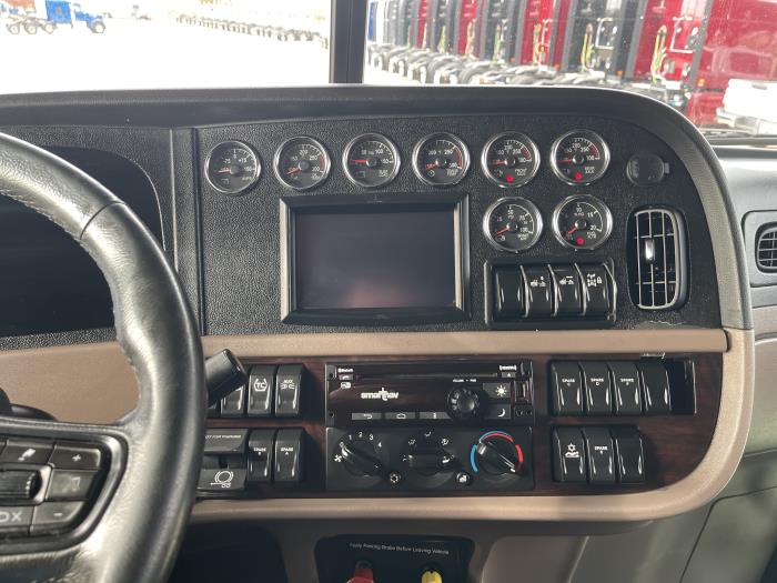 2022 Peterbilt 389-18
