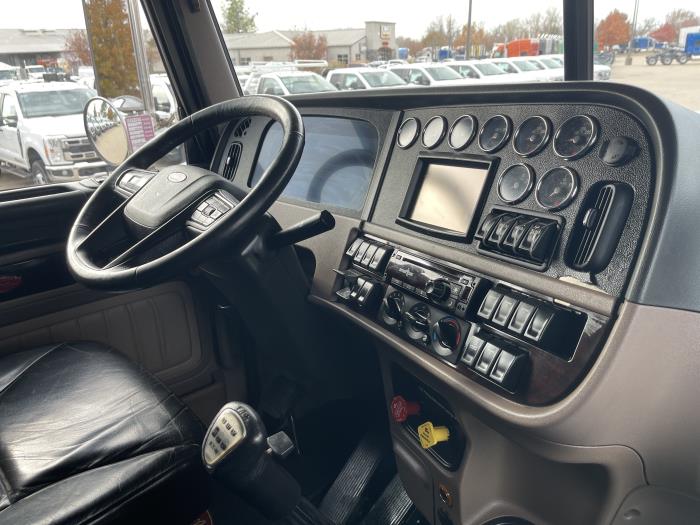 2022 Peterbilt 389-19